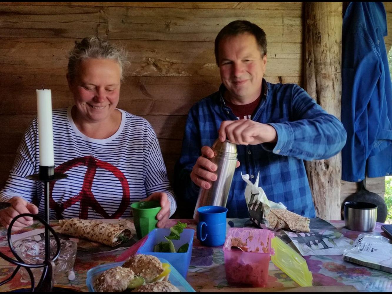 Tini och Lennart, som driver STF Tre Björnar vandrarhem i Älvdalen.